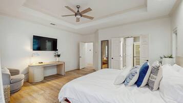 House, Multiple Beds, Patio, Garden View (Horseshoe Bay Beauty)