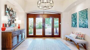 House, Multiple Beds, Pool Access, Pool View (Open Water Oasis) | Interior