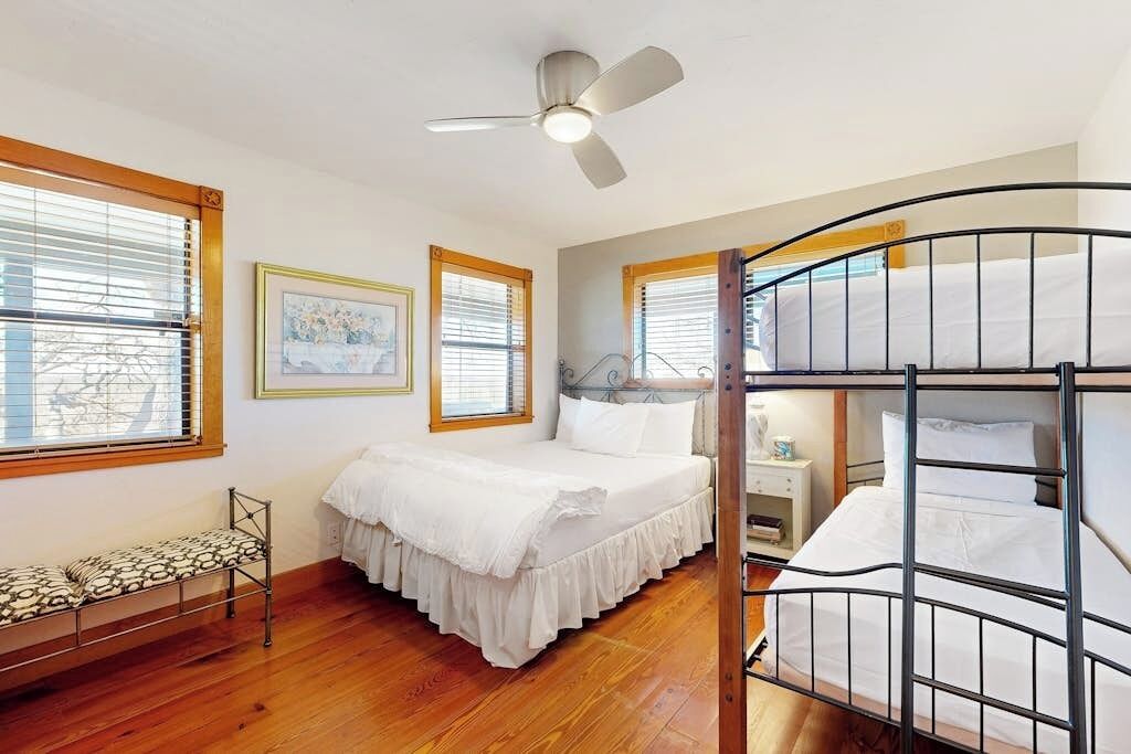 House, Multiple Beds, Kitchen, Garden View (Casa San Antonio) | 3 bedrooms, individually decorated, individually furnished, bed sheets