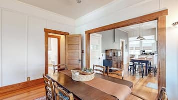 House, Multiple Beds, Garden View (Liberty Creek) | 2 bedrooms, individually decorated, individually furnished, bed sheets
