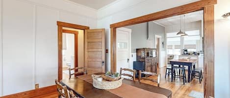 House, Multiple Beds, Garden View (Liberty Creek) | 2 bedrooms, individually decorated, individually furnished, bed sheets