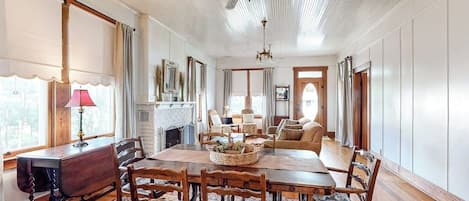 House, Multiple Beds, Garden View (Liberty Creek) | Interior