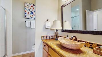 House, Multiple Beds, Pool View (Sacred Vista) | Bathroom | Towels