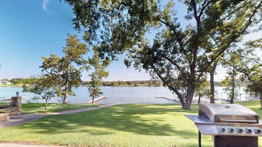Lakefront Home With Dock, Patio, Kayaks, & Central AC - Dog-friendly