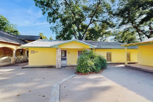 Lakefront Home With Dock, Patio, Kayaks, & Central AC - Dog-friendly