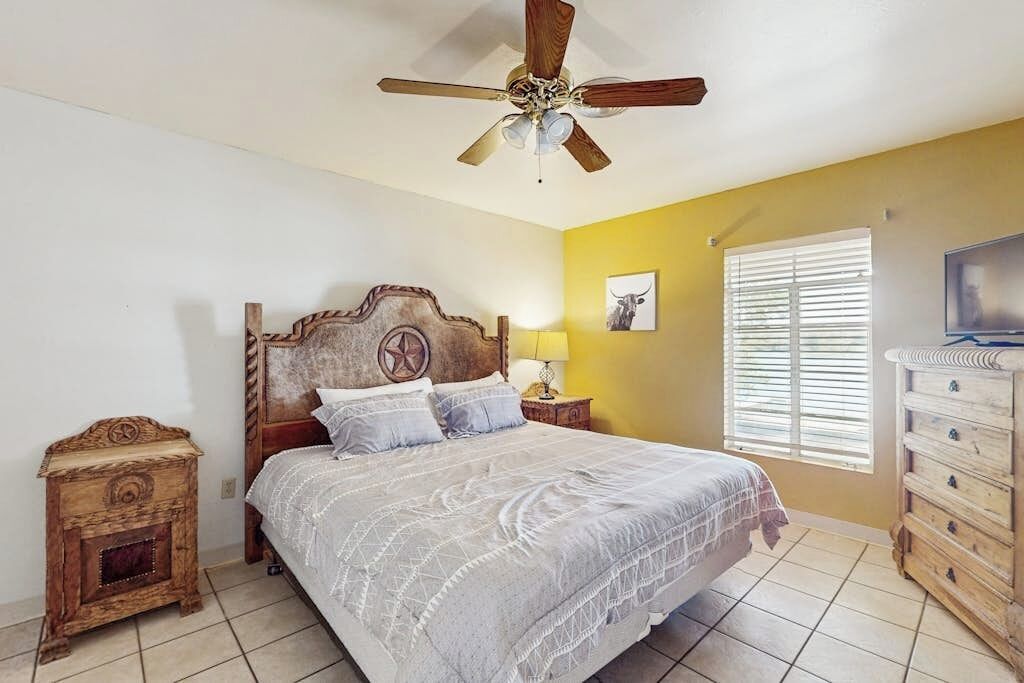 3 bedrooms, individually decorated, individually furnished, bed sheets