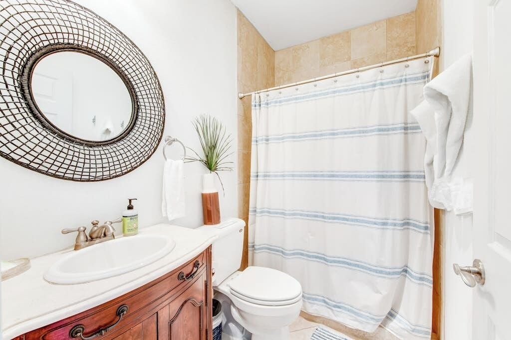 House, Multiple Beds (Cliff side Oasis) | Bathroom | Towels