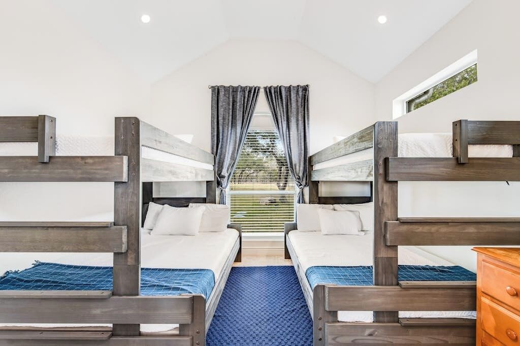 4 habitaciones, decoración personalizada y muebles diferentes 