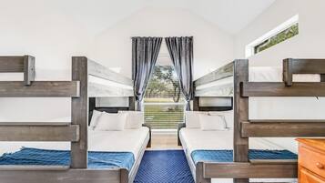 4 habitaciones, decoración personalizada y muebles diferentes