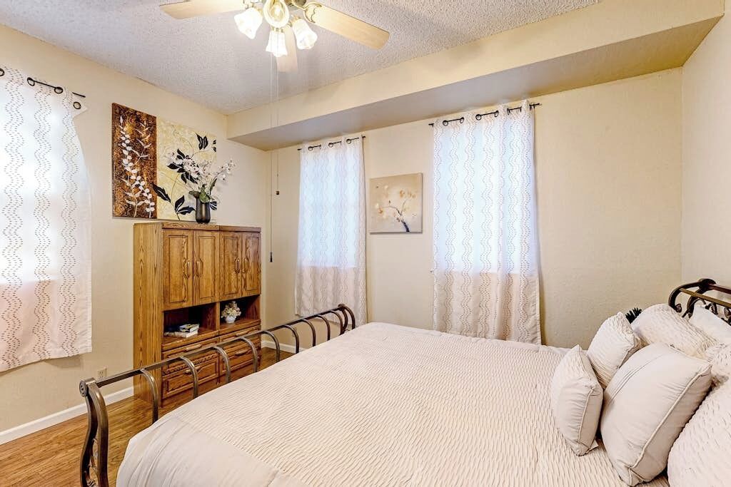 House, Multiple Beds, Garden View (La Vie in Lago Vista) | 3 bedrooms, individually decorated, individually furnished, bed sheets