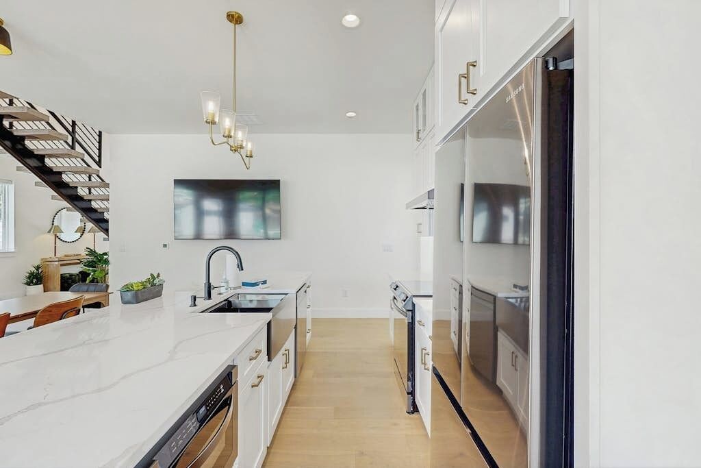House, Multiple Beds (LBJ Overlook) | Private kitchen
