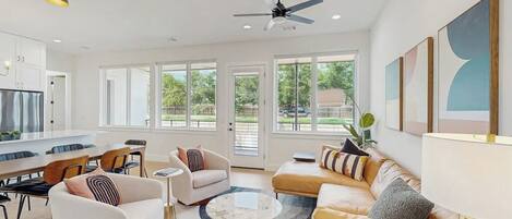 House, Multiple Beds (LBJ Overlook) | Living area