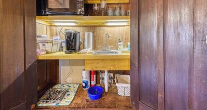 Adorable Studio Cabin With Covered Porch, Near Main Street, 2 Dogs OK