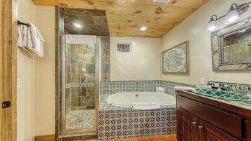 Studio, Multiple Beds, Kitchenette, Garden View (The Studio at Durst Haus) | Bathroom | Towels