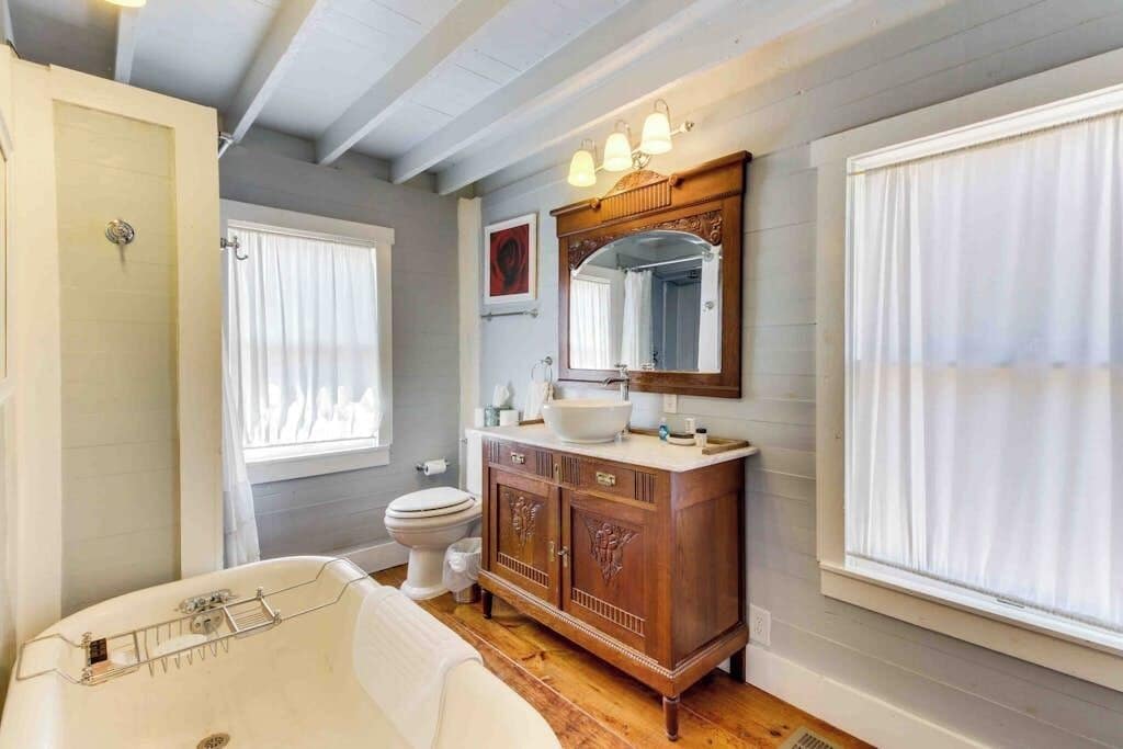 House, Multiple Beds, Garden View (Travis Street- Full Property) | Bathroom | Towels