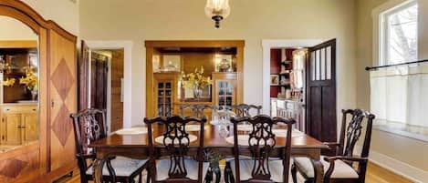บ้านพัก, หลายเตียง, วิวสวน (Travis Street- Full Property) | 3 ห้องนอน, ห้องพักตกแต่งอย่างมีเอกลักษณ์, ตกแต่งพิเศษโดยเฉพาะ