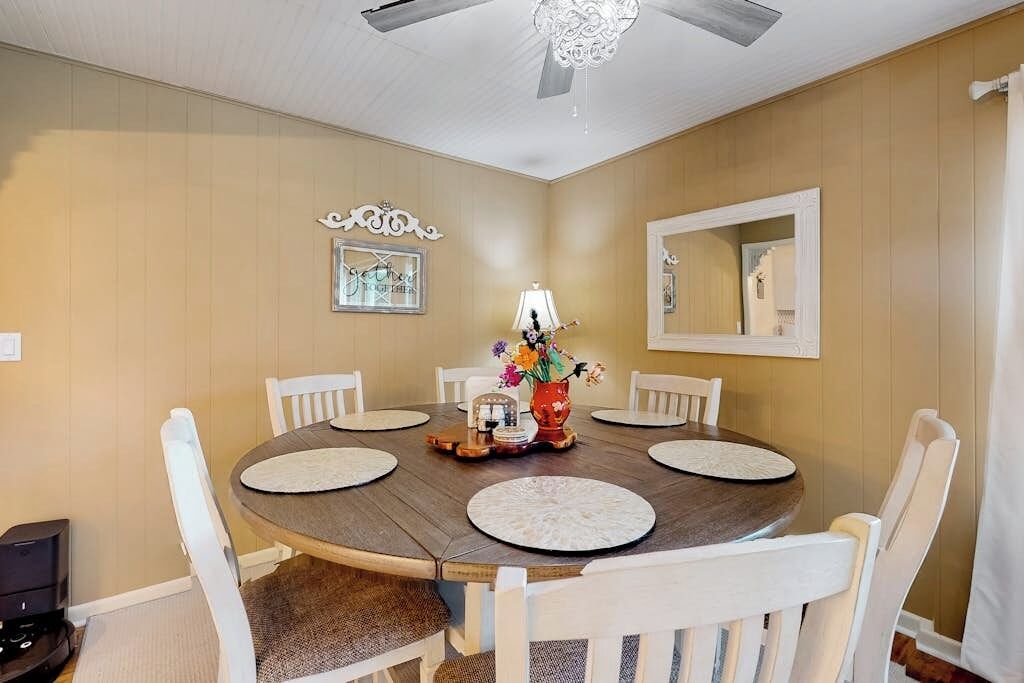 House, Multiple Beds, Garden View (Suniland Cottage) | 3 bedrooms, individually decorated, individually furnished, bed sheets