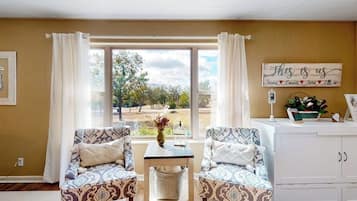 House, Multiple Beds, Garden View (Suniland Cottage) | Interior