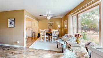 House, Multiple Beds, Garden View (Suniland Cottage) | Living area