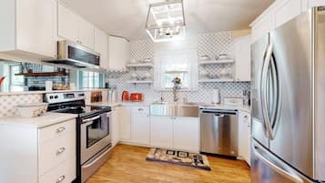 House, Multiple Beds, Garden View (Suniland Cottage) | Private kitchen