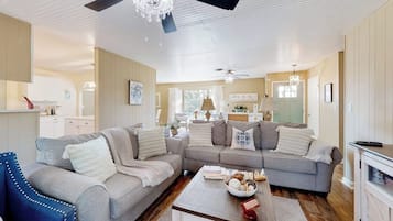 House, Multiple Beds, Garden View (Suniland Cottage) | Living area