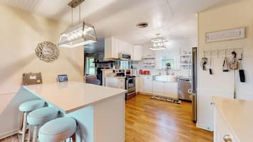House, Multiple Beds, Garden View (Suniland Cottage) | Private kitchen