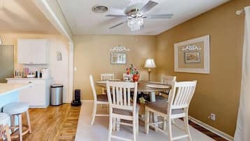 House, Multiple Beds, Garden View (Suniland Cottage) | 3 bedrooms, individually decorated, individually furnished, bed sheets