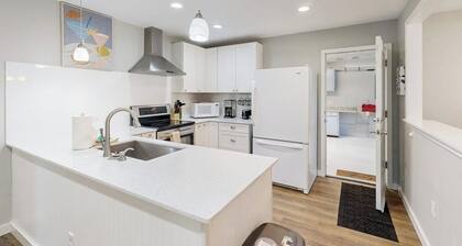 Cozy 2 Bedroom Home With Gas Grill, Patio, and Boat Parking