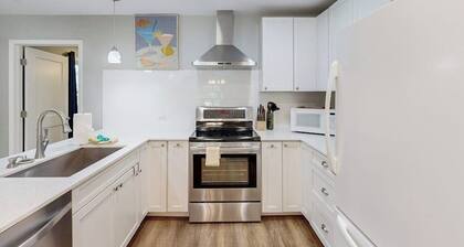 Cozy 2 Bedroom Home With Gas Grill, Patio, and Boat Parking
