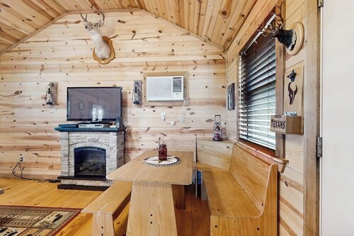 Dog-friendly Gem on 11 Acres With Valley Views, Deck, Gas Grill, Fireplace