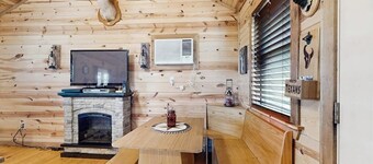 Dog-friendly Gem on 11 Acres With Valley Views, Deck, Gas Grill, Fireplace