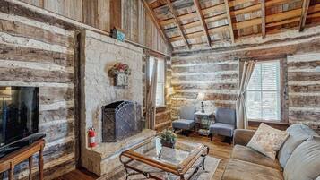Condo, 1 King Bed, Fireplace, Garden View (Historic Rocky Hill - Champagne Suite) | Living area