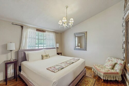 Dog-friendly Suite With a Fireplace - 290 Wine Tasting Trail