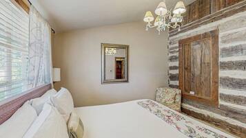 1 bedroom, individually decorated, individually furnished, bed sheets