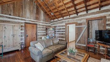 Condo, 1 King Bed, Fireplace, Garden View (Historic Rocky Hill - Champagne Suite) | Living area