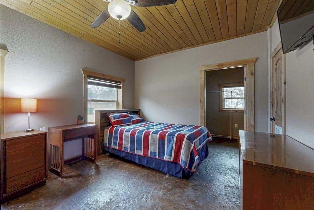 House, Multiple Beds (Arva's Retreat)