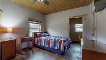 House, Multiple Beds (Arva's Retreat)