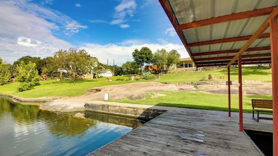Renovated Waterfront Home With Wifi, Lake Views, Dock & Boat Lift - Dogs OK