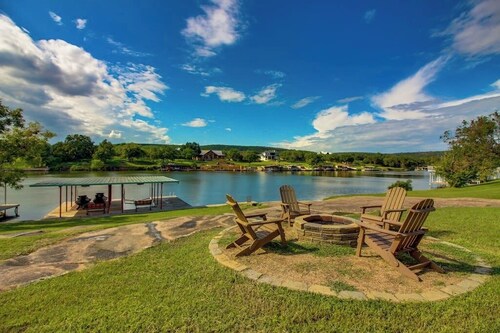 Renovated Waterfront Home With Wifi, Lake Views, Dock & Boat Lift - Dogs OK
