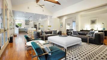 House, Multiple Beds, Pool Access, Pool View (Casa Maybanke) | Living area