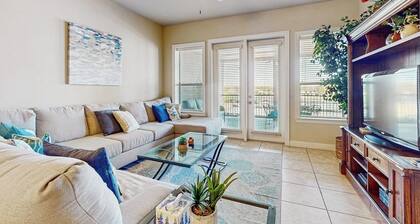 Dog-friendly & Spacious Condo With Lake Views, Large Balcony, & Pool