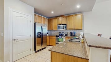 Condo, Multiple Beds, Balcony (The Waters Condo Building 3 - Horsesh) | Private kitchen