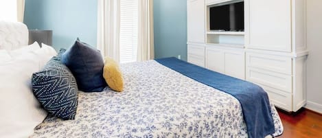 1 bedroom, individually decorated, individually furnished