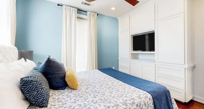 Water-view Condo With Balcony, Smart Tvs, Washer/dryer and Pool