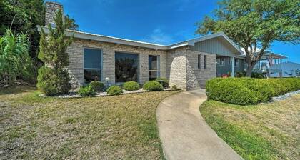 Snowbird-friendly House With Game Room, Full Kitchen, Balcony & W/D