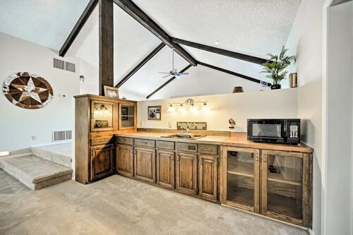 Snowbird-friendly House With Game Room, Full Kitchen, Balcony & W/D