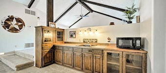 Snowbird-friendly House With Game Room, Full Kitchen, Balcony & W/D