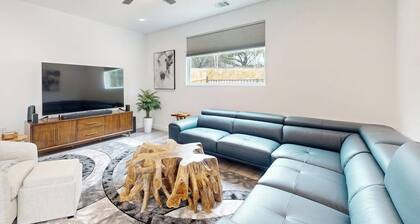 Modern Lago Vista Home With Balcony, Patio, Gas Grill, Wifi, and AC
