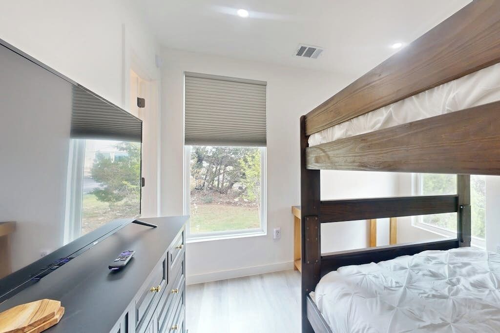 Condo, Multiple Beds, Balcony, Garden View (Lago Vista Hideaway) | 3 bedrooms, individually decorated, individually furnished, bed sheets