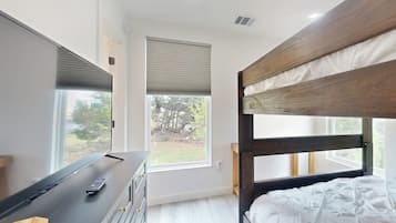 Condo, Multiple Beds, Balcony, Garden View (Lago Vista Hideaway) | 3 bedrooms, individually decorated, individually furnished, bed sheets